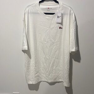 NWT Nike Air Jordan Embroidered Shoe White Short Sleeve Men's Tee